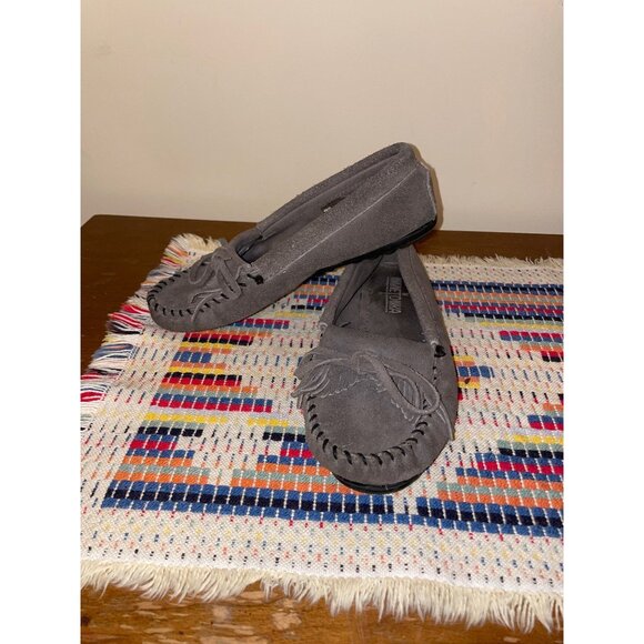 Minnetonka Moccasins Women's Kilty Hardsole Moccasin Grey Suede 6.5 Southwest - Picture 1 of 6